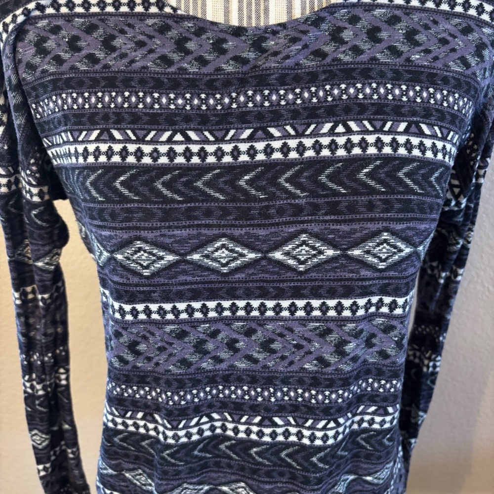 Forever 21 Top Medium Black Gray White Geometric Aztec Tribal Long Sleeves Soft - Picture 3 of 13